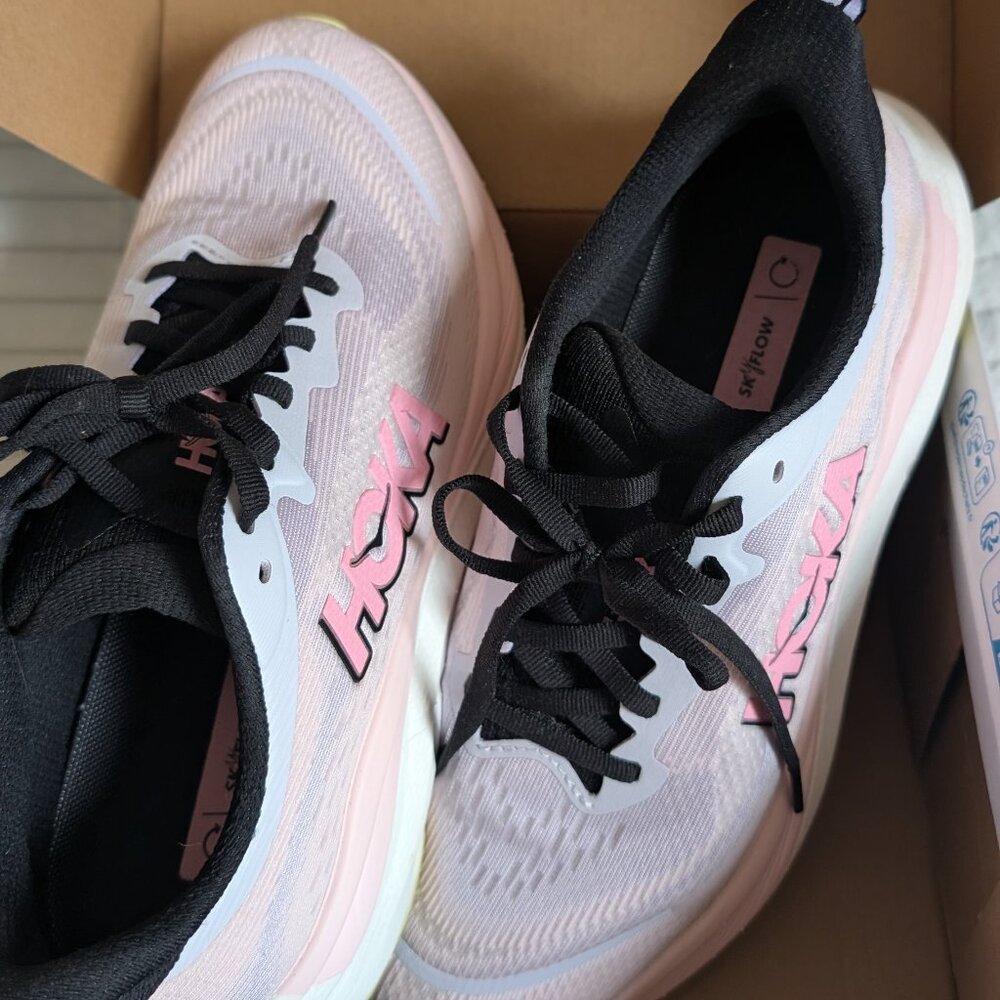 Hoka One Skyflow Women's running shoe 7.5 pink/black